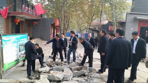 陜西省國資委領導深入韓城分公司承建的“三供一業”改造施工現場檢查指導工作