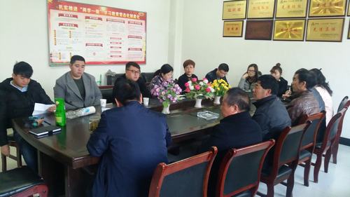 銅煤公司第十二項目部黨支部開展“貫徹黨的十九大精神，如何做一名合格黨員”專題學習研討會