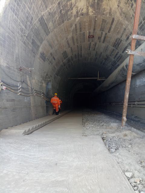 掘進公司檸條塔北翼2號風井回風斜井順利貫通