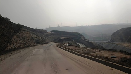 路橋分公司承建的府谷清水川低熱值燃料資源綜合利用項目1-2#灰場道路工程完工