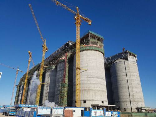 韓城分公司小保當選煤廠塊煤倉（一標段）、最終篩分車間工程順利封頂
