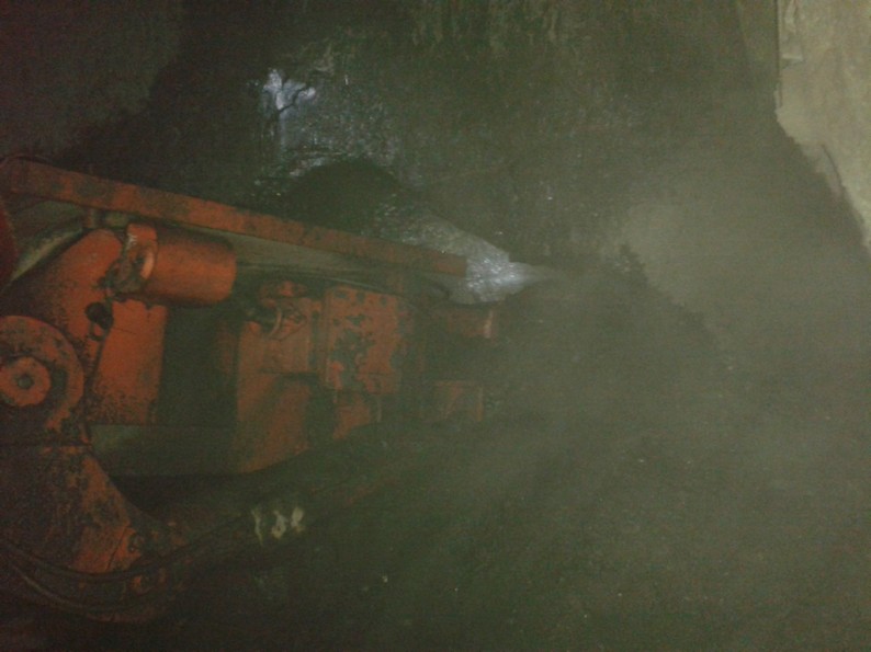 礦建三公司雙龍項目部西翼回風巷順利貫通