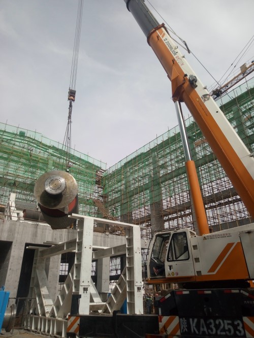 機電安裝公司承建的小保當一號煤礦主斜井帶式輸送機配電、控制及機械設備安裝如火如荼