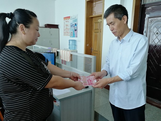 礦建三公司“金秋助學”幫困難職工子女圓大學夢