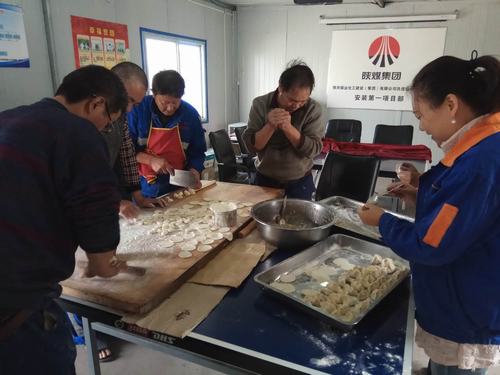陜煤建設洗選煤運營公司安裝第一項目部：迎中秋、包餃子、暖人心