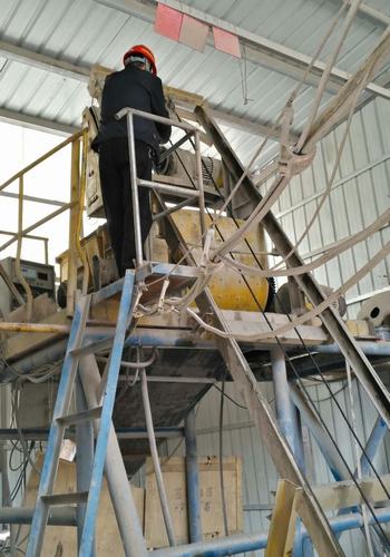 陜煤建設(shè)設(shè)備租賃中心設(shè)備檢查與盤(pán)點(diǎn)工作齊頭并進(jìn)