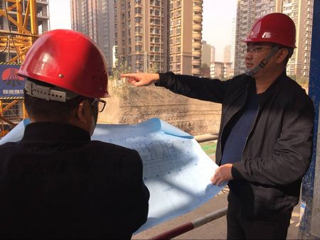 扎根一線  堅守工地好男兒