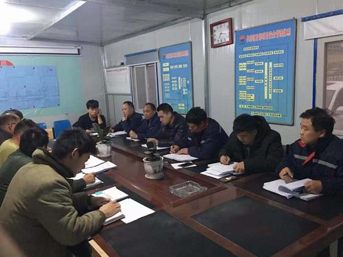 貫徹十七大 陜煤建設(shè)礦建二公司為職工預(yù)備了“金六福”