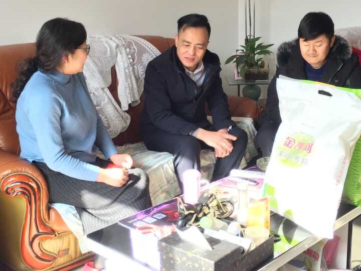 陜煤建設機電安裝公司領導走訪慰問困難職工