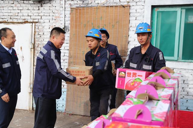 陜煤建設洗選煤運營公司：中秋慰問暖人心，濃濃溫情話關懷