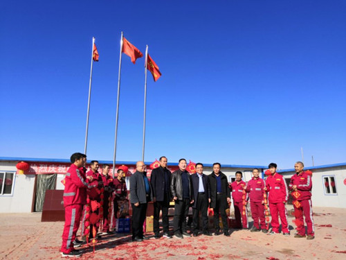 王明智、王寧春節看望慰問一線職工