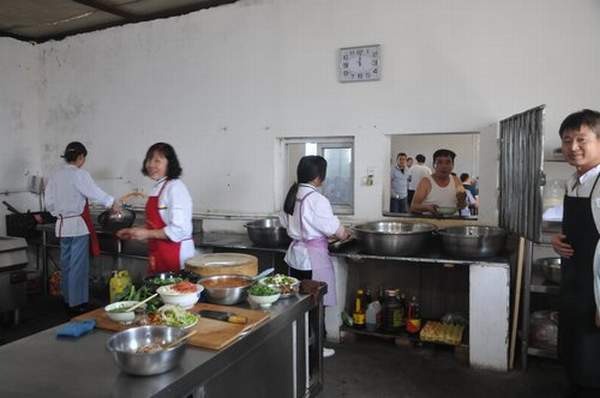 陜煤建設(shè)掘進(jìn)公司：吃住無小事 從“兩堂一舍”提升職工幸福指數(shù)