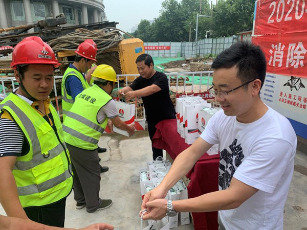 智慧泊車公司：夏日送清涼，關愛系深情