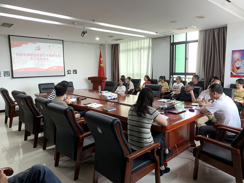 沿著先輩的革命足跡前進