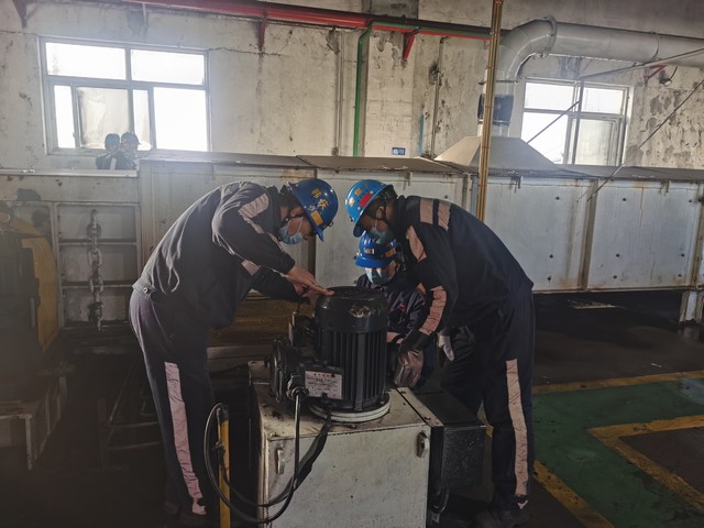 【春節一線報道】陜煤建設洗選煤運營公司紅柳林洗煤廠項目部：  堅守崗位過除夕，送上“平安?！?></div>
                                <div   id=