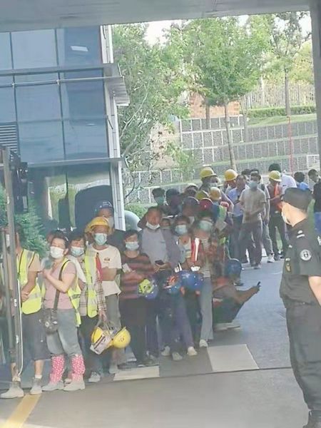 陜煤建設天工公司“移動接種車”進工地300名工人 “一站式”接種疫苗