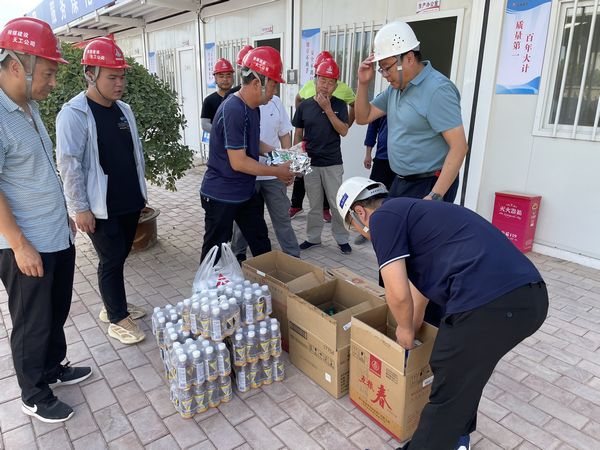 陜煤建設天工公司“消暑有良策”絲絲涼意入心扉