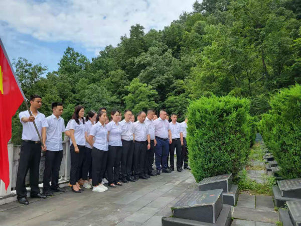 陜煤建設(shè)漢中分公司赴川陜革命根據(jù)地鎮(zhèn)巴紅色文化教育基地開(kāi)展紅色教育活動(dòng)