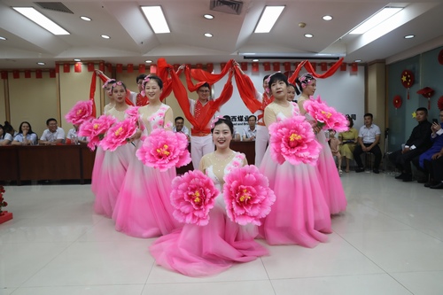 陜煤建設(shè)路橋分公司開展“凝心聚力跟黨走 砥礪奮進(jìn)譜華章”職工文藝匯演活動(dòng)