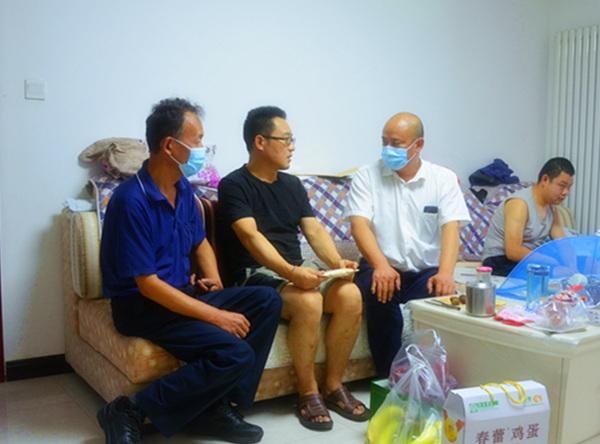 陜煤建設(shè)礦建三公司工會組織為職工家屬愛心捐款