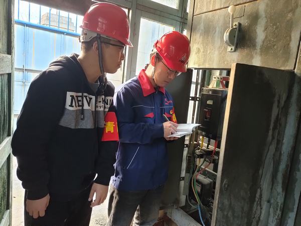  陜煤建設(shè)韓城分公司安裝四項(xiàng)目部開展共筑“安全線”共護(hù)“幸福家”主題團(tuán)日活動(dòng)