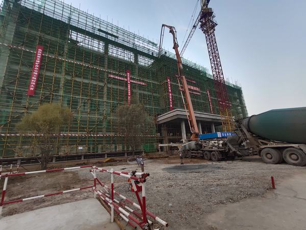 陜煤建設韓城分公司承建的王峰礦井辦公樓工程主體順利封頂