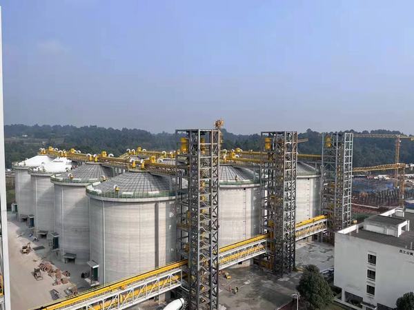 陜煤建設銅煤公司承建的中央儲備糧四川項目順利通過竣工驗收