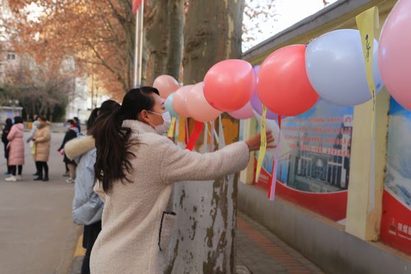 陜煤建設(shè)銅煤公司開(kāi)展“歡樂(lè)迎新年，趣味猜燈謎”活動(dòng)