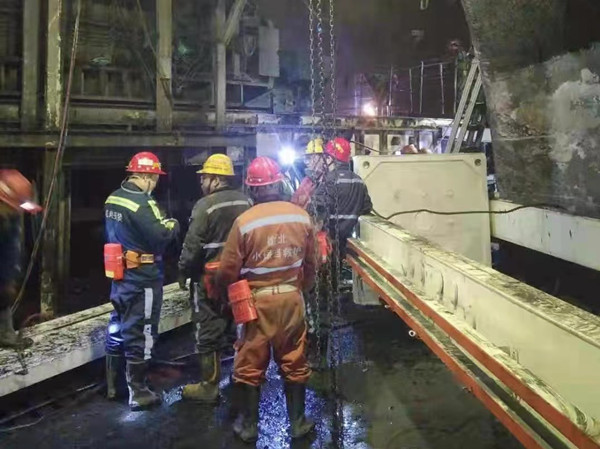 陜煤建設機電安裝公司小保當項目部：鏖戰4天完成煤水分離系統安裝任務