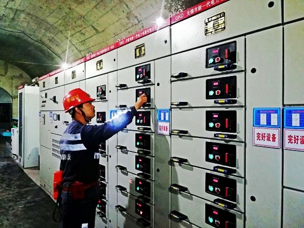 陜煤建設澄合分公司施工的西卓煤礦一盤區電氣設備安裝工程成功送電