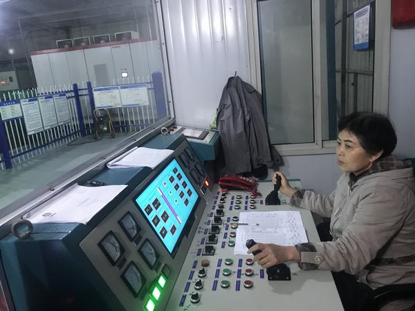 陜煤建設礦建二公司王峰項目部:堅守崗位詮釋“礦建之花”英姿