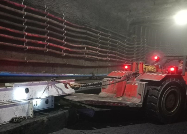 陜煤建設(shè)機電安裝公司順利完成曹家灘122108帶式輸送機拆除、回撤工程