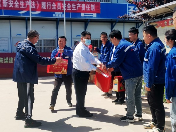 王寧慰問(wèn)節(jié)日期間一線(xiàn)堅(jiān)守崗位員工