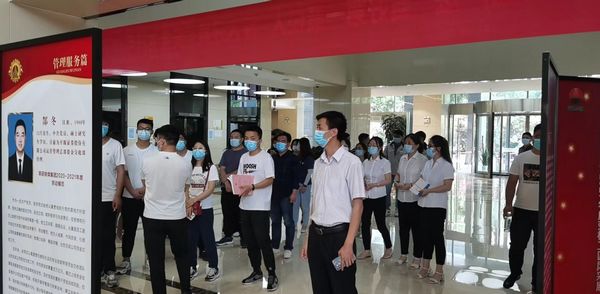 走近勞模工匠，感悟勞動光榮