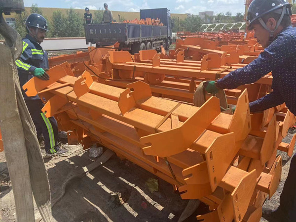 陜煤建設(shè)機(jī)電安裝公司:戰(zhàn)高溫 趕進(jìn)度