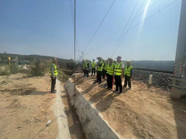 聞“汛”而動,陜煤建設(shè)路橋分公司靖神鐵路項(xiàng)目部全力搶修水毀地段工程