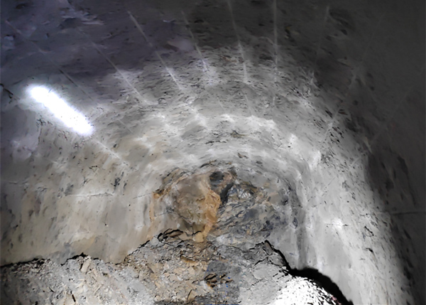 陜煤建設礦建三公司鏡鐵山項目部“光面爆破”技術顯成效