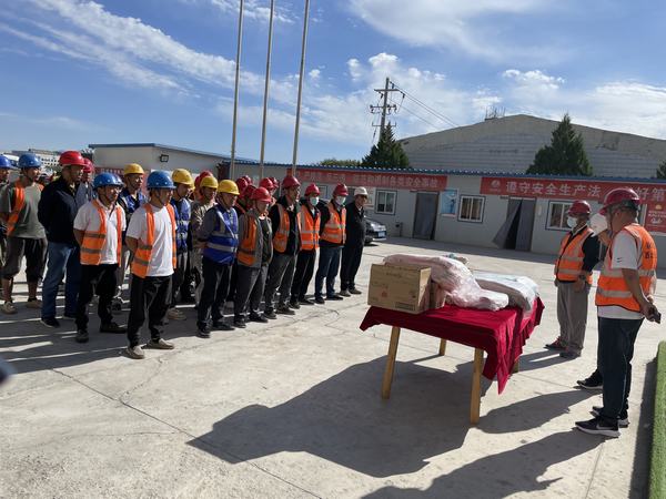 陜煤建設西北分公司：張掖潤泉瑞苑項目3#、5#、8#住宅樓喜封頂