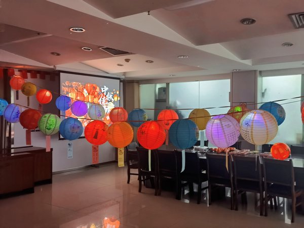 又是花好月圓日，共度人間好時節