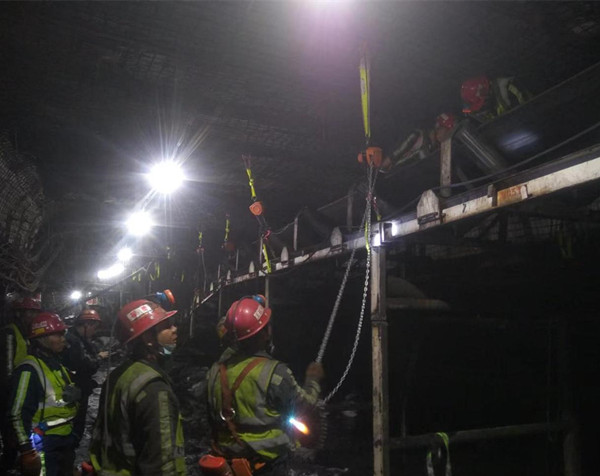 陜煤建設(shè)機電安裝公司小保當(dāng)項目部奮戰(zhàn)36小時完成改造任務(wù)