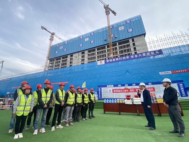 陜煤建設(shè)銅煤公司：行走一線鼓干勁 節(jié)日慰問不打烊