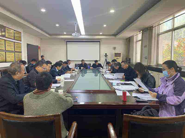 陜煤建設(shè)澄合分公司承建的彬長(zhǎng)大佛寺新增生產(chǎn)生活設(shè)施3#、4#職工宿舍及車庫(kù)工程順利通過(guò)竣工驗(yàn)收