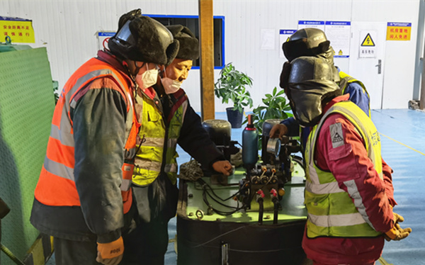 陜煤建設礦建三公司：緊急搶修！機電“土專家”上線！