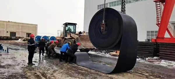 陜煤建設澄合分公司第一機電安裝項目部承建的西卓煤礦一盤區膠帶巷皮帶延伸安裝工程成功試運行