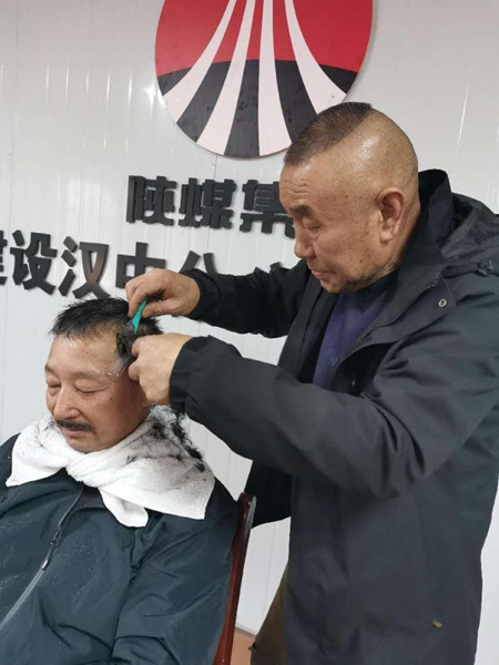 陜煤建設漢中分公司第五項目部開展愛心義剪活動