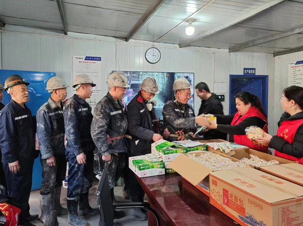 陜煤建設礦建三公司：當“三八節”遇上“雷鋒日”，綻放最美志愿紅