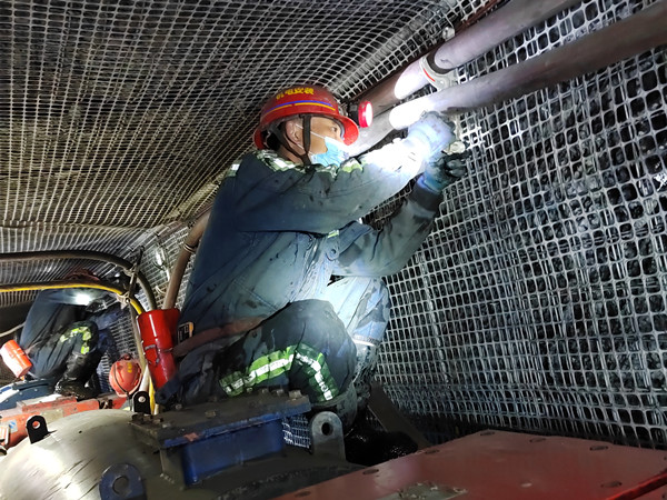 為堅守崗位的機電安裝人點贊！