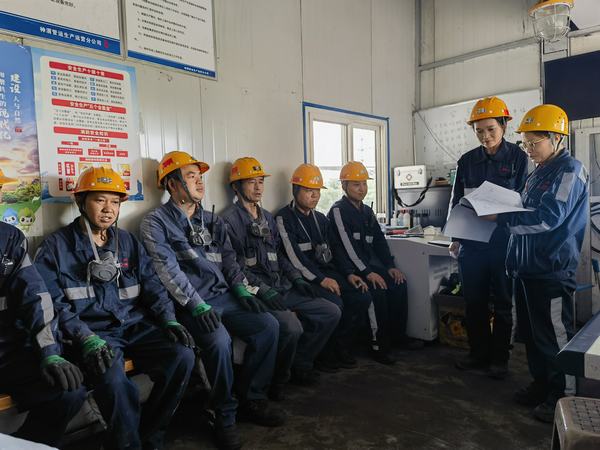 陜煤建設集團洗選煤運營公司神渭蒲城運營項目部:巾幗女工“話”真情 筑牢安全半邊天