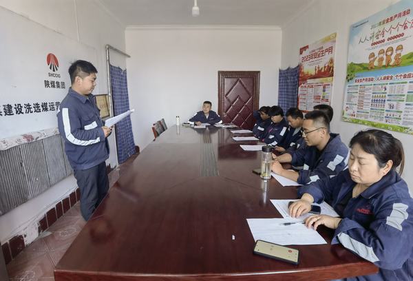 陜煤建設洗選煤運營公司第七項目部：拒三違遵章保安全，寄思念家書報平安