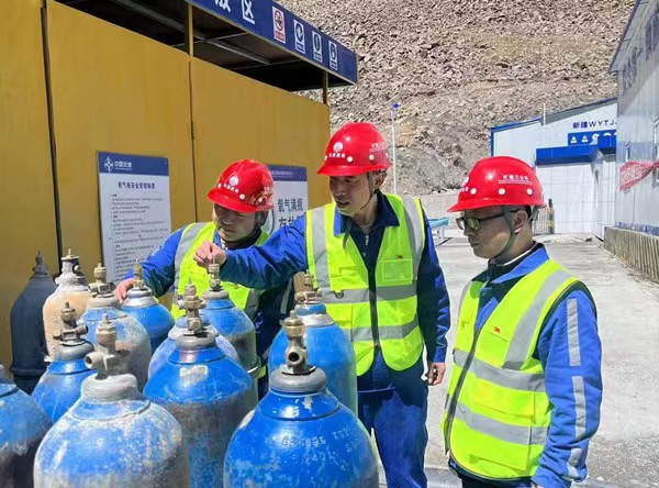 陜煤建設(shè)礦建三公司:多點(diǎn)發(fā)力,點(diǎn)亮安全之光